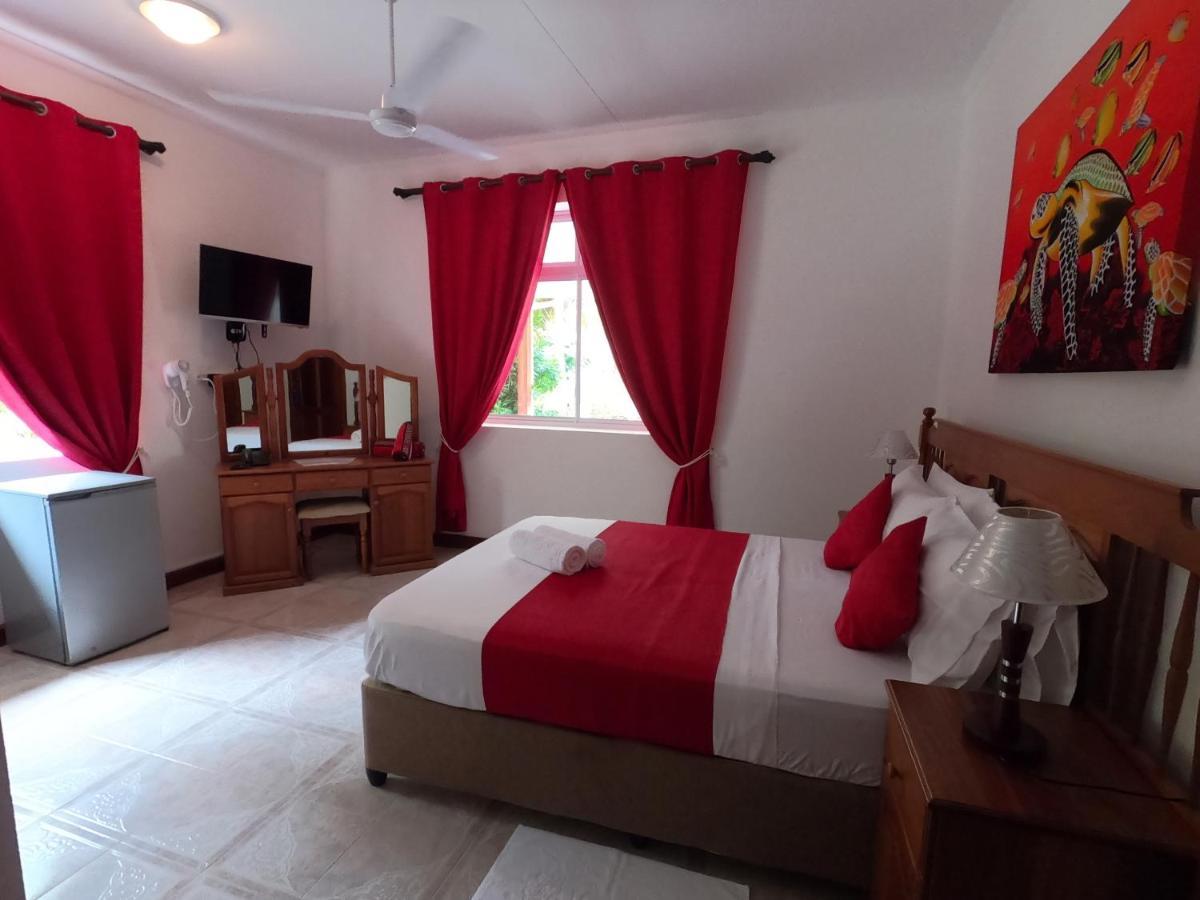 Le Chevalier Bay Pensión Anse Lazio Exterior foto