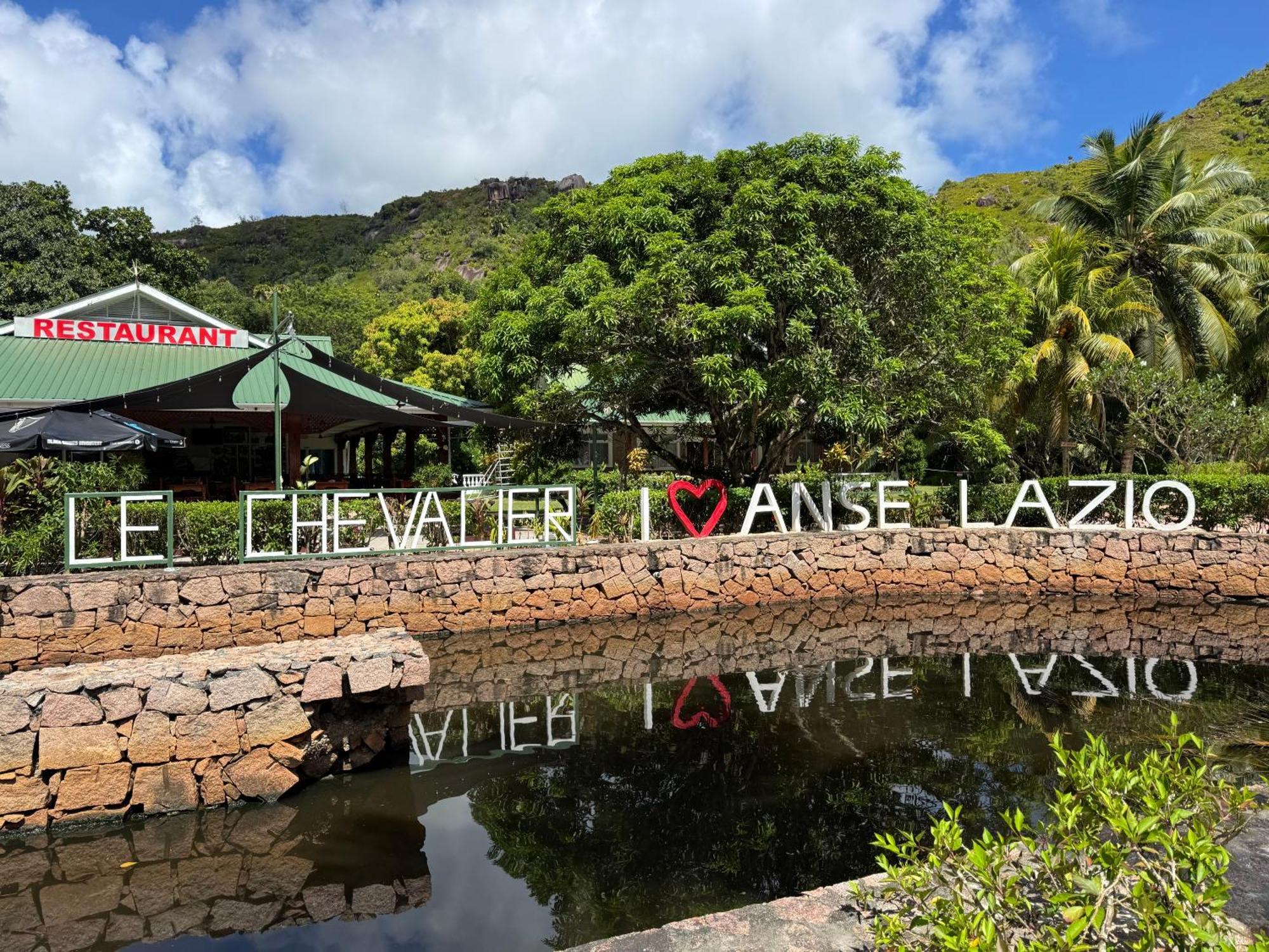 Le Chevalier Bay Pensión Anse Lazio Exterior foto