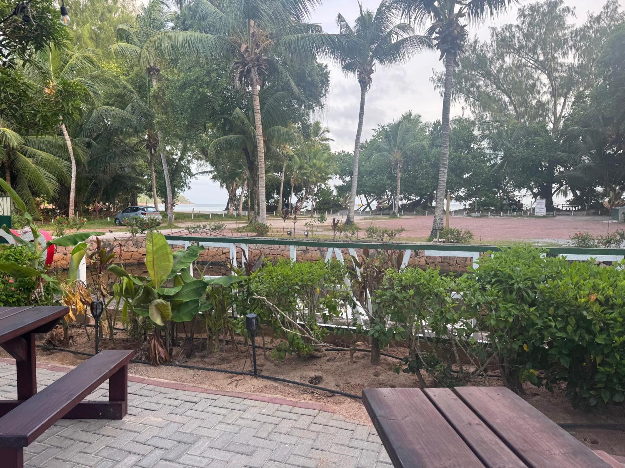 Le Chevalier Bay Pensión Anse Lazio Exterior foto